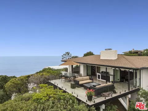 17438 Revello Dr, Pacific Palisades, CA 90272