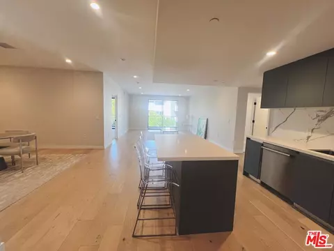 825 N Croft Ave #302, West Hollywood, CA 90069