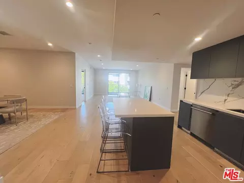 825 N Croft Ave #302, West Hollywood, CA 90069