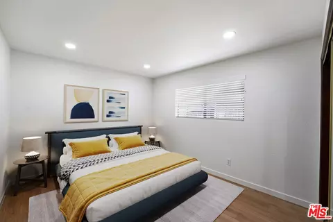 22106 Del Valle St, Woodland Hills, CA 91364