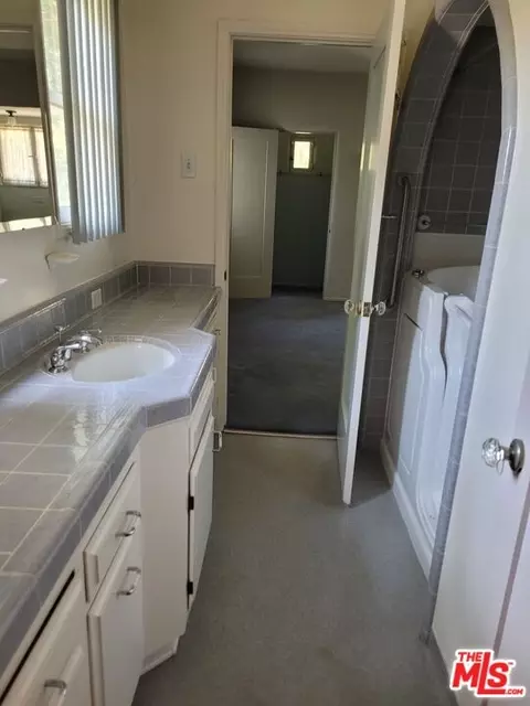 Bath - 655 Westgate St, Pasadena, CA 91103 photo 2 of 3