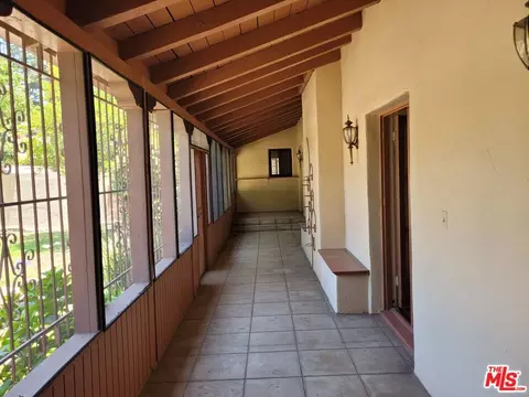 Exterior - 655 Westgate St, Pasadena, CA 91103 photo 2 of 4