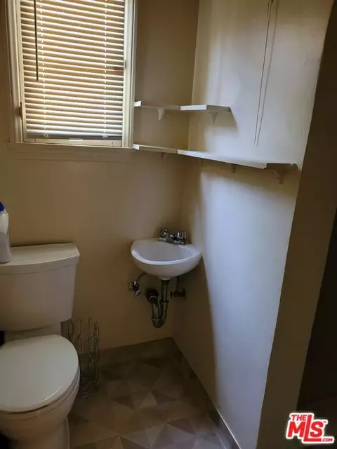Bath - 655 Westgate St, Pasadena, CA 91103 photo 3 of 3