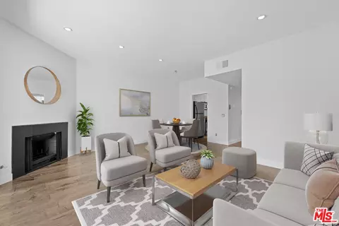 10800 Peach Grove St #10, North Hollywood, CA 91601