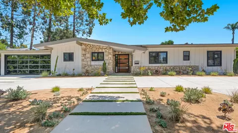 4600 Degovia Ave, Woodland Hills, CA 91364