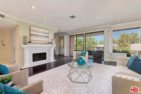 4760 Park Encino Ln #109, Encino, CA 91436