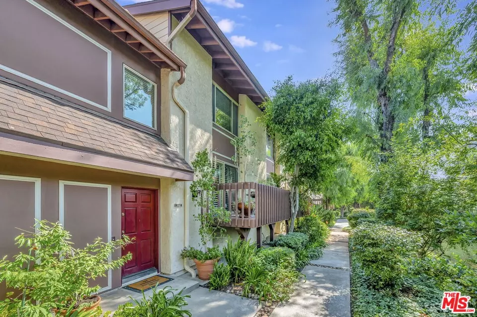  5952 Costello Ave, Valley Glen, CA 91401 photo 2