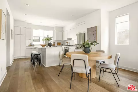 10813 Sarah St, Toluca Lake, CA 91602
