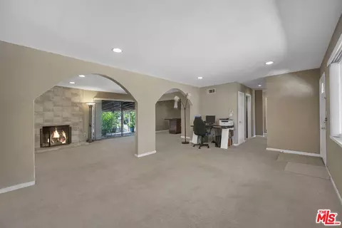 22110 Blythe St, Canoga Park, CA 91304
