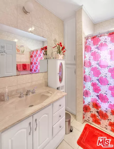 Bath - 820 S Mayo Ave, Compton, CA 90221 photo 1 of 6