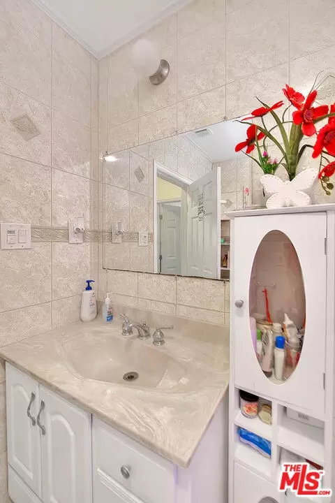 Bath - 820 S Mayo Ave, Compton, CA 90221 photo 3 of 6