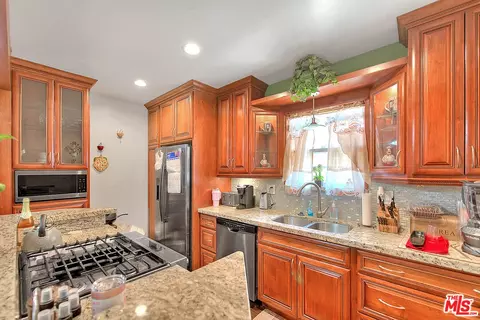 Kitchen - 820 S Mayo Ave, Compton, CA 90221 photo 5 of 8