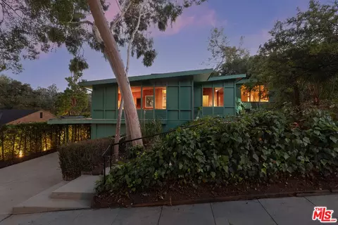 Exterior - 1475 Scenic Dr, Pasadena, CA 91103 photo 2 of 10