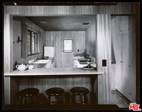 Kitchen - 1475 Scenic Dr, Pasadena, CA 91103 photo 3 of 4