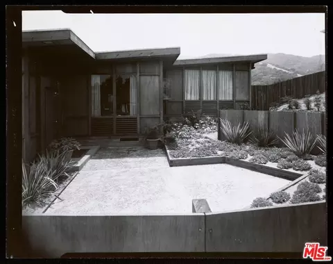 Exterior - 1475 Scenic Dr, Pasadena, CA 91103 photo 9 of 10