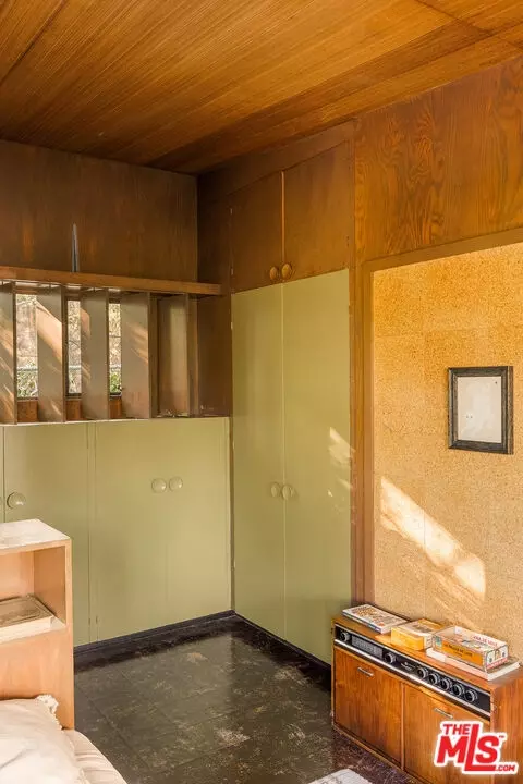 Bedroom - 1475 Scenic Dr, Pasadena, CA 91103 photo 4 of 5