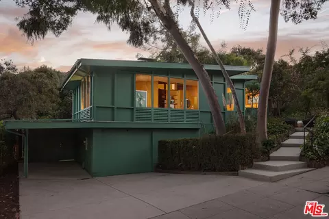 1475 Scenic Dr, Pasadena, CA 91103