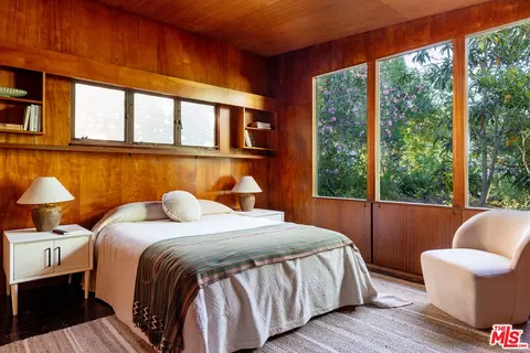 Bedroom - 1475 Scenic Dr, Pasadena, CA 91103 photo 1 of 5
