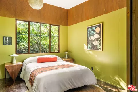 Bedroom - 1475 Scenic Dr, Pasadena, CA 91103 photo 2 of 5