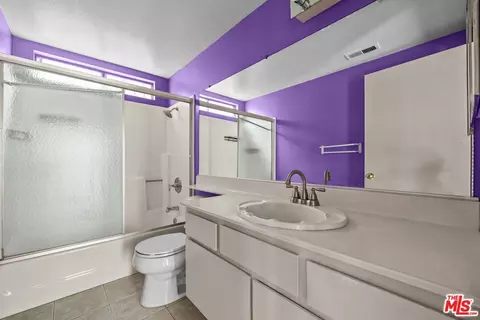 Bath - 620 W Almond St, Compton, CA 90220 photo 2 of 3