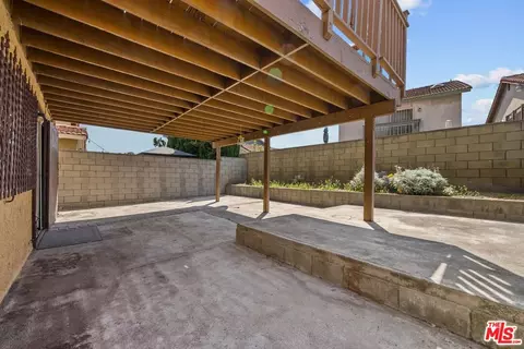 Exterior - 620 W Almond St, Compton, CA 90220 photo 3 of 4