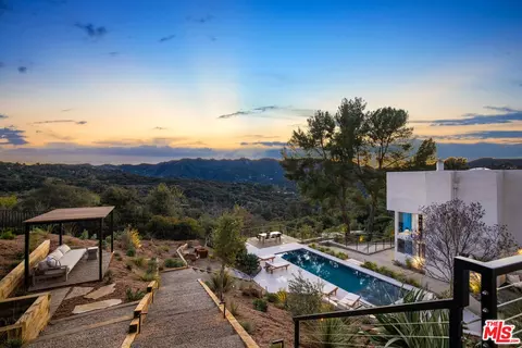 20711 Hillside Dr, Topanga, CA 90290