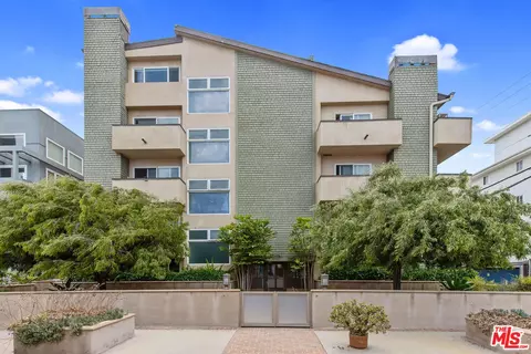 16 Quarterdeck St #302, Marina Del Rey, CA 90292