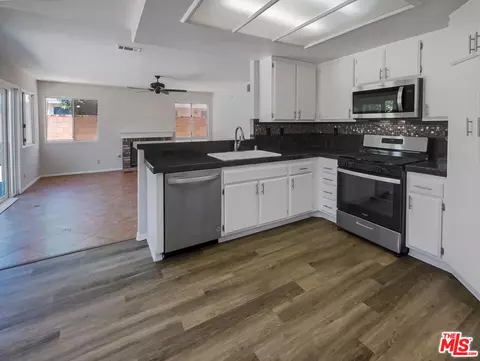 1615 E Kettering St, Lancaster, CA 93535 photo 2