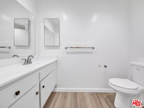 Bath - 950 N Louise St, Glendale, CA 91207 photo 2 of 2