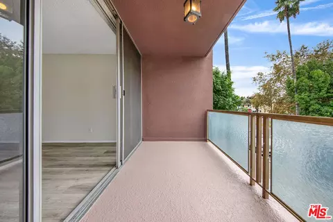 Exterior - 950 N Louise St, Glendale, CA 91207 photo 1 of 1