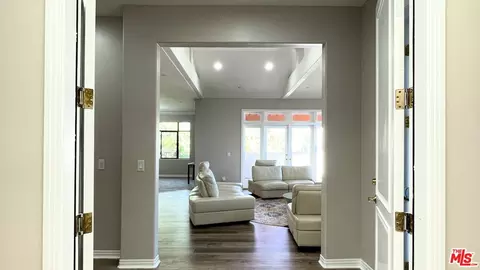 748 Locust St #502, Pasadena, CA 91101 photo 2
