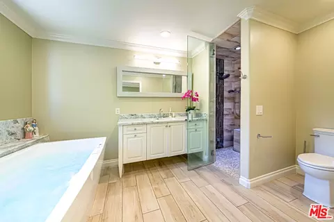 Bath - 1195 Via Pintada, Riverside, CA 92507 photo 2 of 8