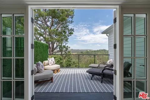 2201 Linda Flora Dr, Los Angeles, CA 90077