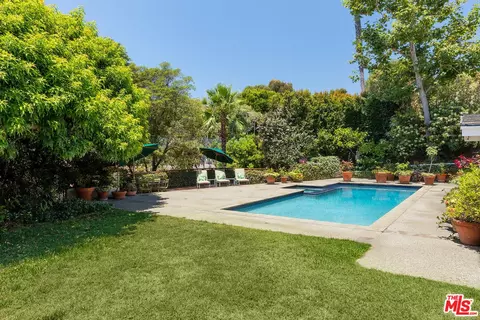 1095 Carolyn Way, Beverly Hills, CA 90210