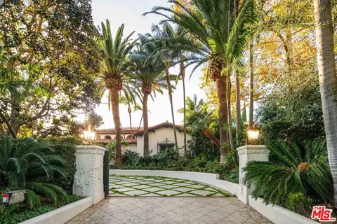 1013 N Roxbury Dr, Beverly Hills, CA 90210