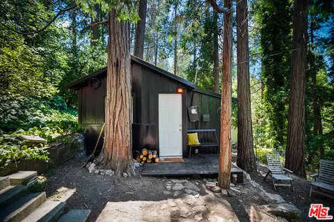 23786 Wildwood Ln, Crestline, CA 92325