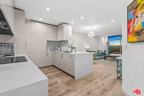 13700 Marina Pointe Dr #922, Marina Del Rey, CA 90292