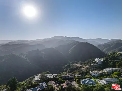 1513 Sorrento Dr, Pacific Palisades, CA 90272