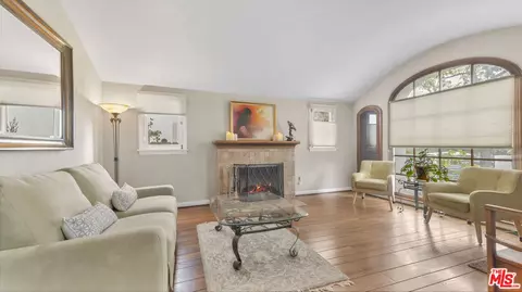 10525 Louisiana Ave, Los Angeles, CA 90025