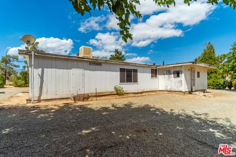 5773 Cambria Rd, Phelan, CA 92371