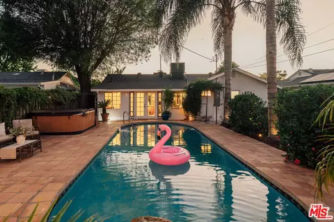 7520 White Oak Ave, Lake Balboa, CA 91406