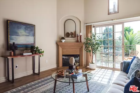 4601 Coldwater Canyon Ave #304, Studio City, CA 91604