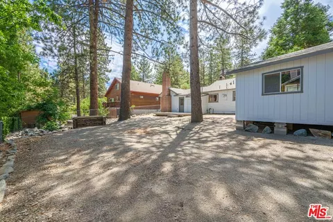 Exterior - 538 Lark Rd, Wrightwood, CA 92397 photo 4 of 5
