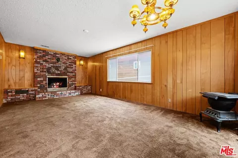 Living - 538 Lark Rd, Wrightwood, CA 92397 photo 2 of 2