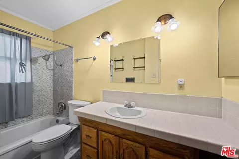 Bath - 538 Lark Rd, Wrightwood, CA 92397 photo 1 of 1