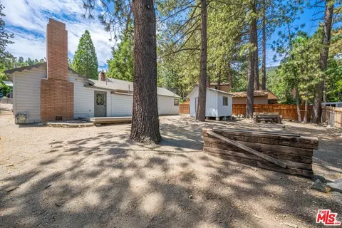 Exterior - 538 Lark Rd, Wrightwood, CA 92397 photo 3 of 5
