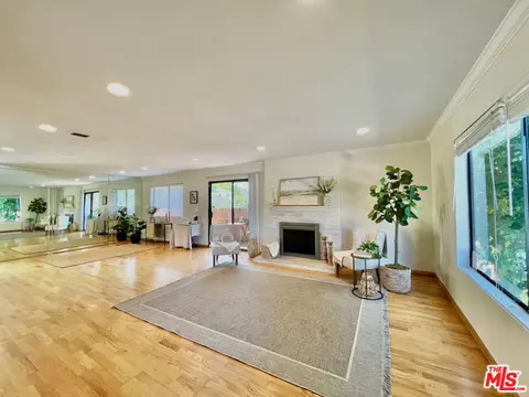 4257 Laurel Canyon Blvd #4, Studio City, CA 91604