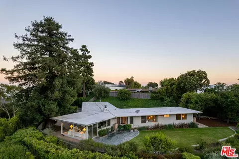 320 Bellino Dr, Pacific Palisades, CA 90272