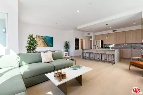 1746 N Garfield Pl #201, Los Angeles, CA 90028