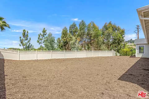 Exterior - 2527 Ivy Rd, Oceanside, CA 92054 photo 5 of 5